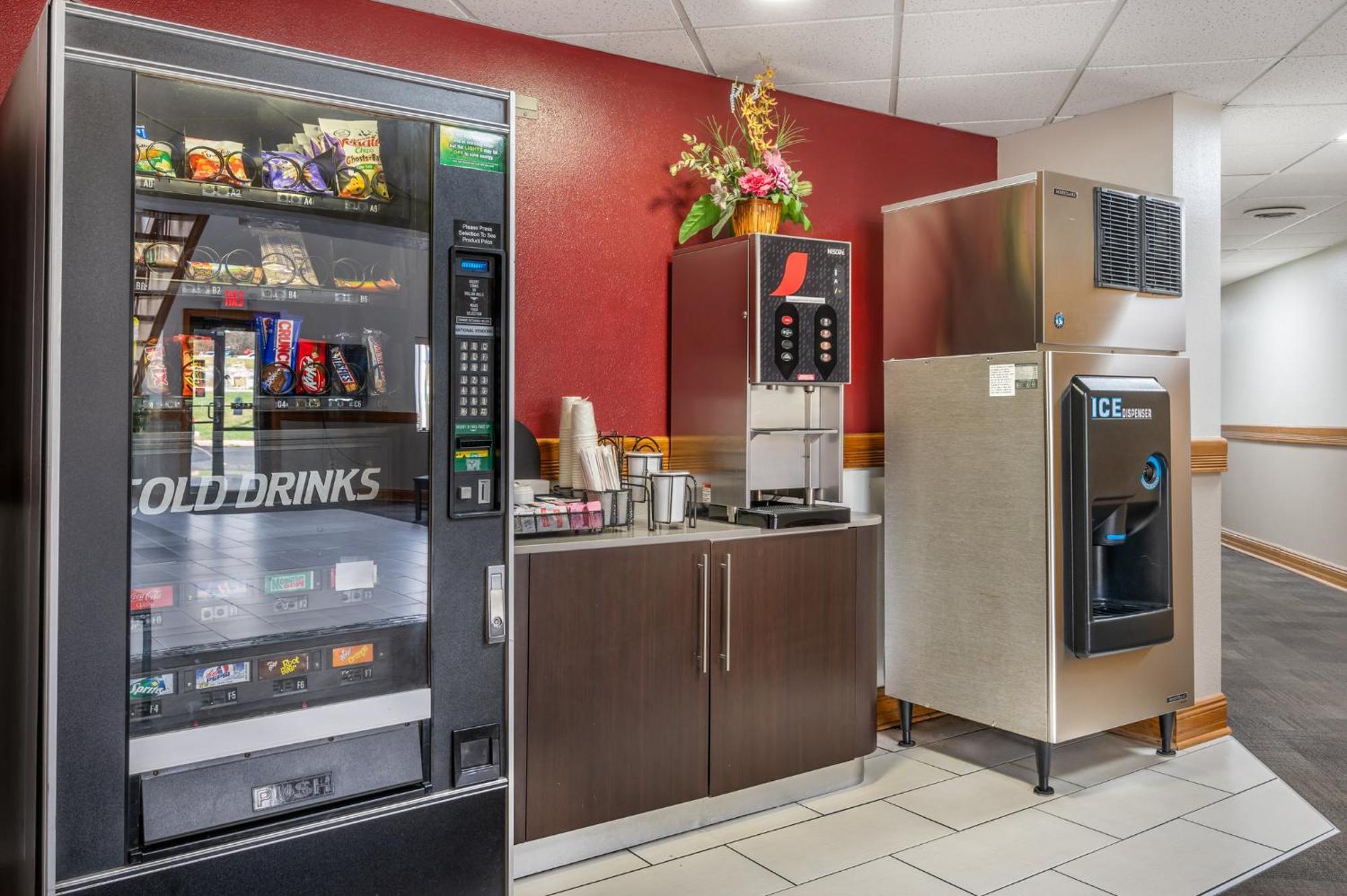 Red Roof Inn Greencastle South - Cloverdale Екстериор снимка